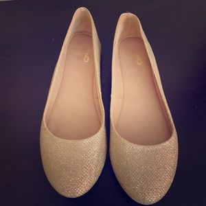✨Gold Glitter Tan Ballet Flats✨